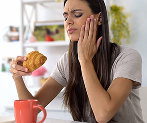 Follow These 4 Tips for More Comfortable Eating With Chronic Jaw Pain